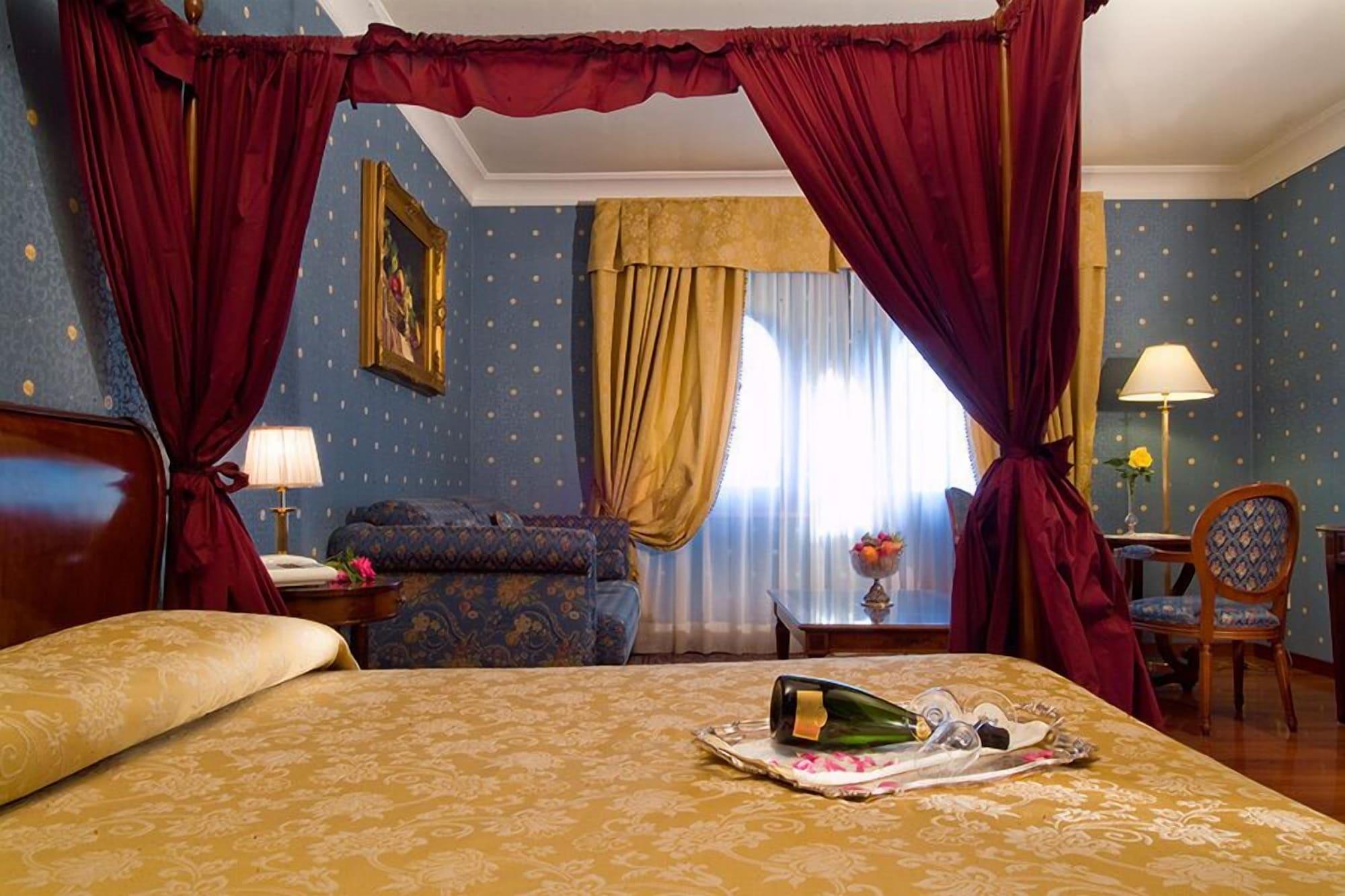 Hotel Bramante Тоді Екстер'єр фото