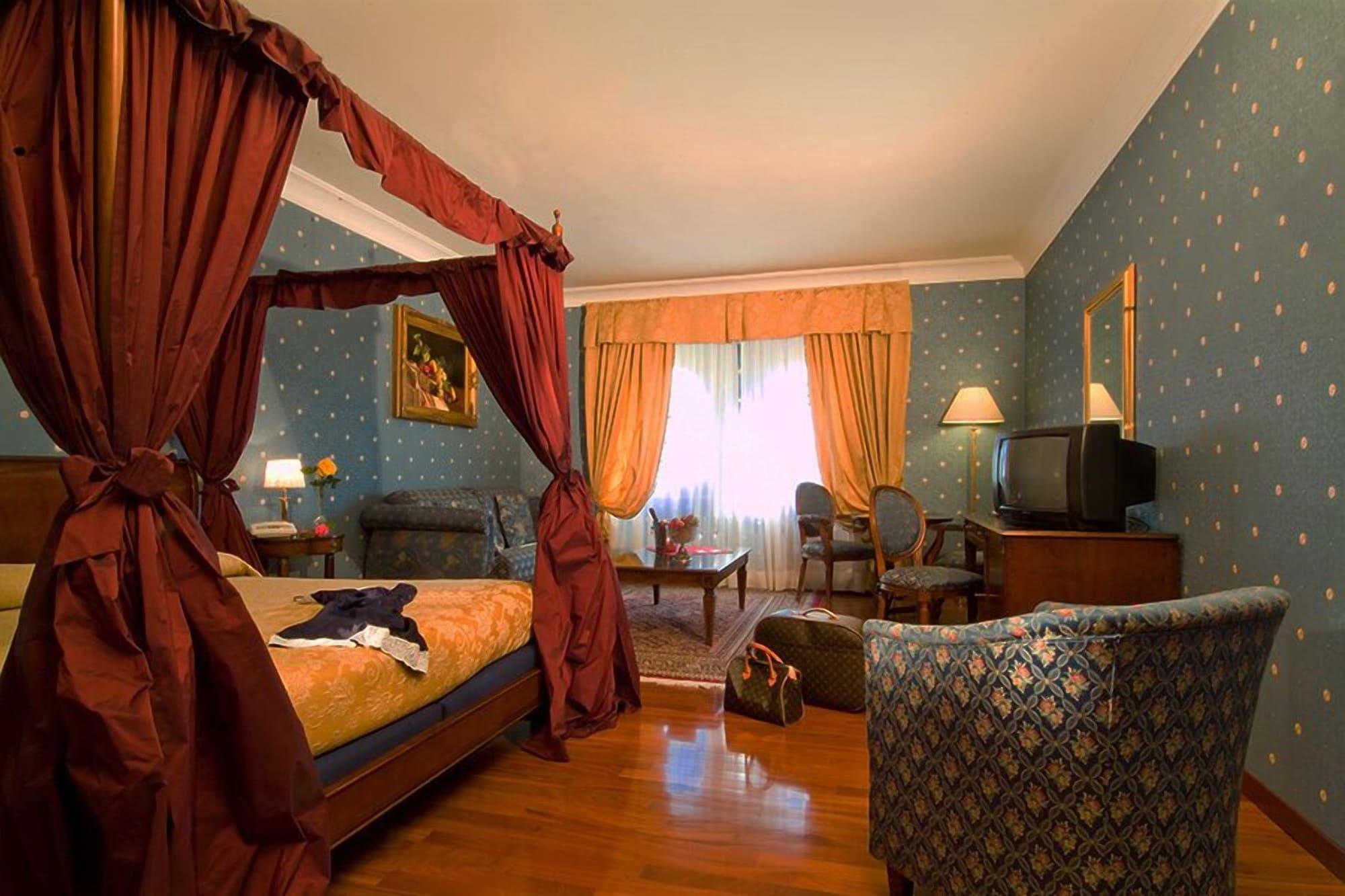 Hotel Bramante Тоді Екстер'єр фото