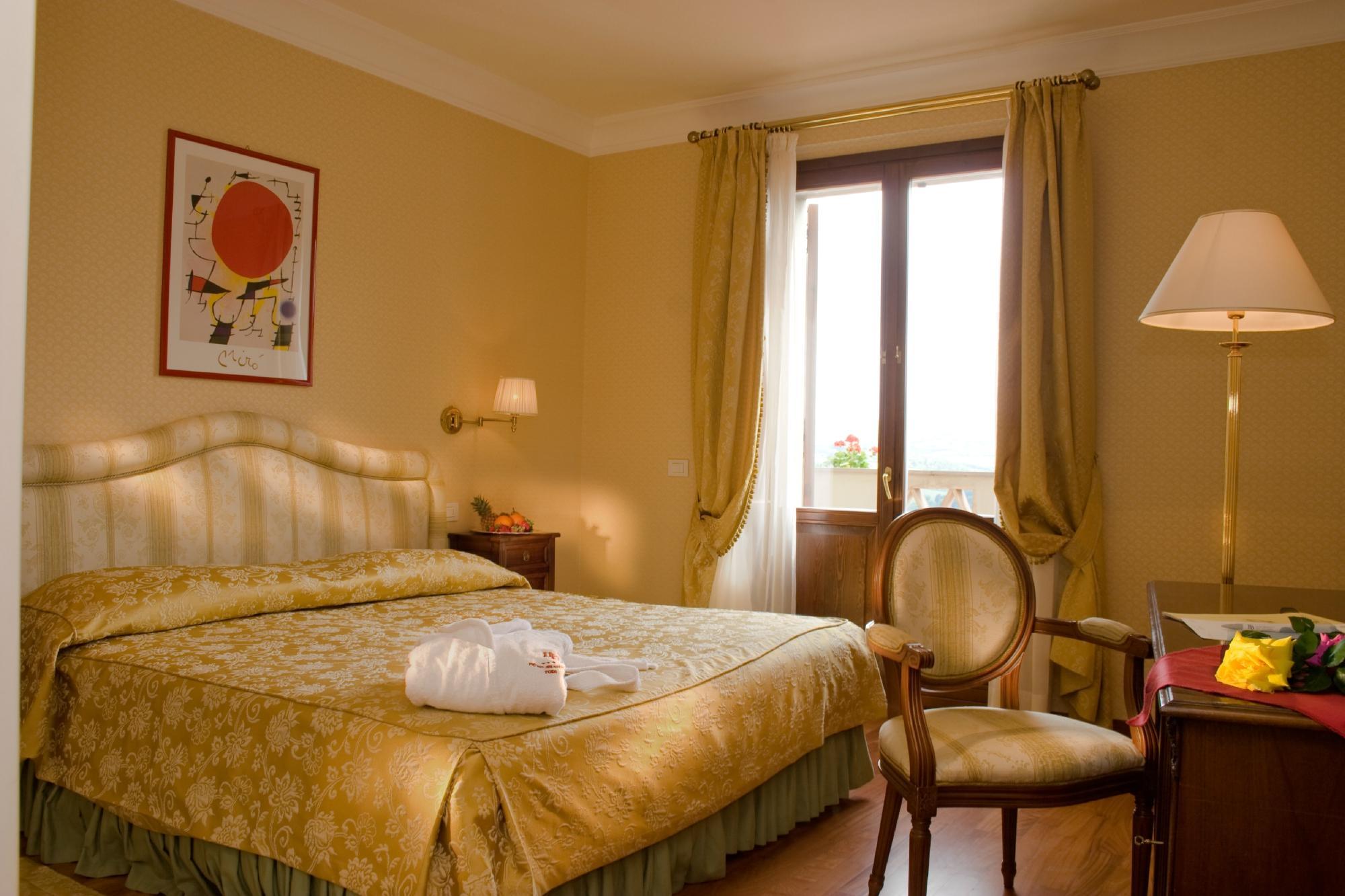 Hotel Bramante Тоді Екстер'єр фото