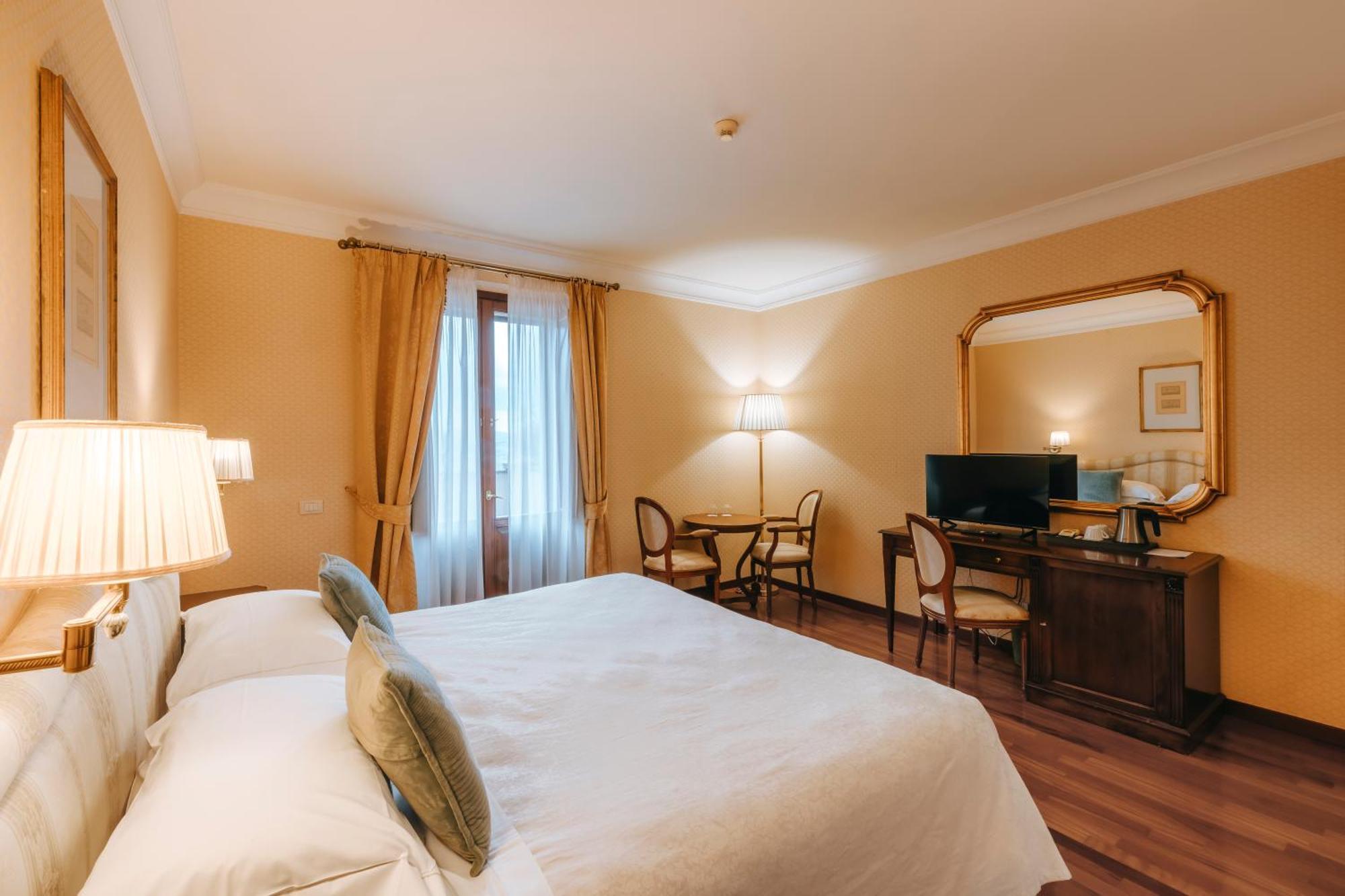 Hotel Bramante Тоді Екстер'єр фото