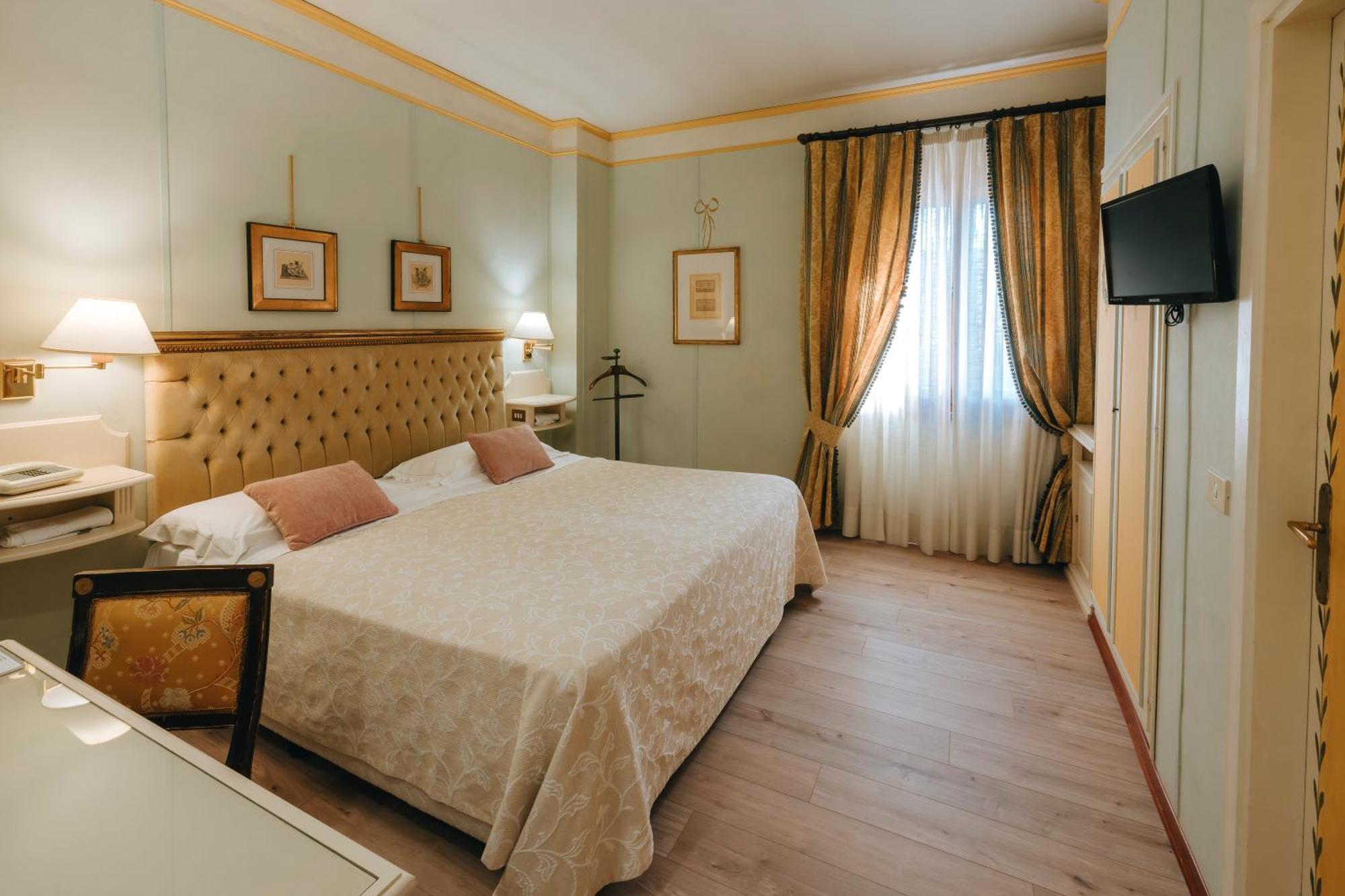 Hotel Bramante Тоді Екстер'єр фото