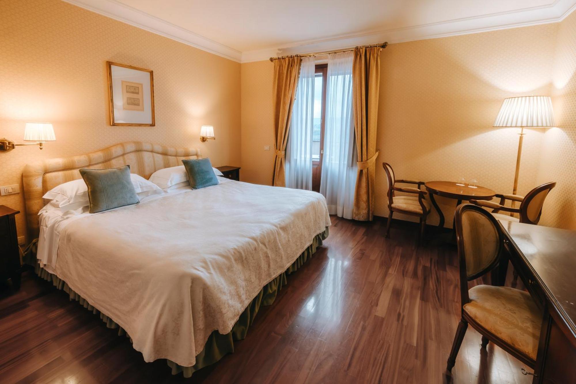 Hotel Bramante Тоді Екстер'єр фото