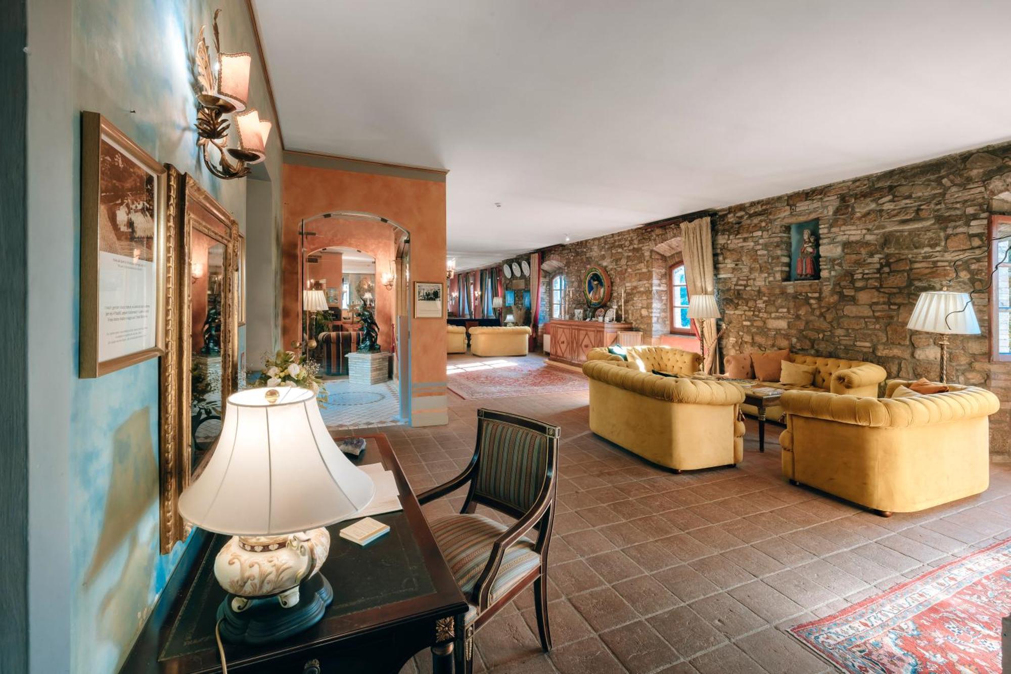 Hotel Bramante Тоді Екстер'єр фото