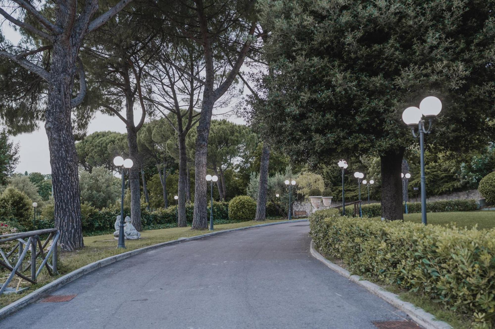 Hotel Bramante Тоді Екстер'єр фото